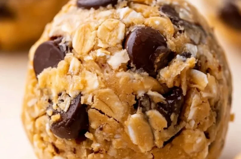 Cozy oatmeal protein balls filled with oats and protein-rich ingredients