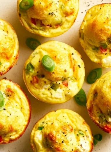 Delicious veggie muffins with eggs, perfect for a healthy breakfast or snack.